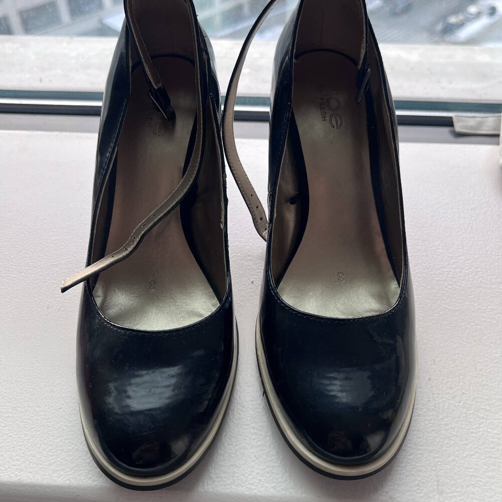Joe Fresh women's heels, Navy and White Block Heel